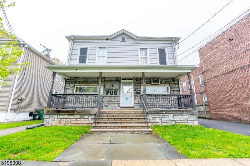 704 Washington Ave - Photo 1