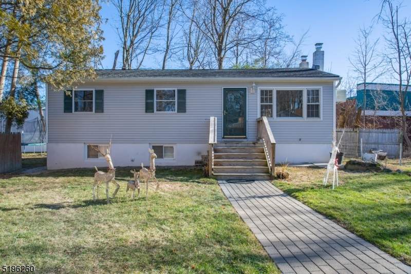 338 Rutherford Ave - Photo 1