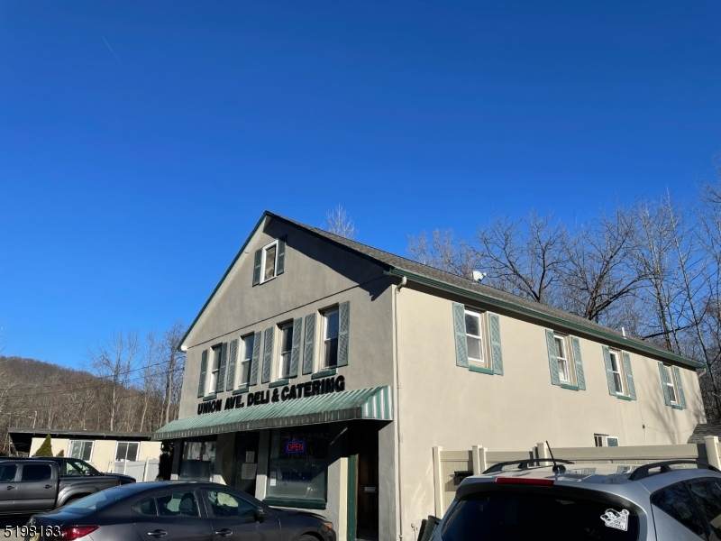 126 Union Ave - Photo 1