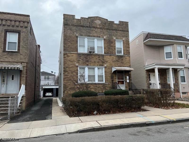 27 Lindsley Pl - Photo 1