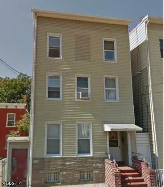 30 Elm St Apt 3 - Photo 1
