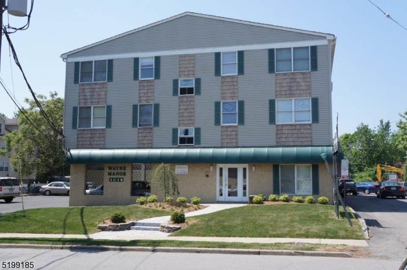 1036 Chancellor Ave - Photo 1