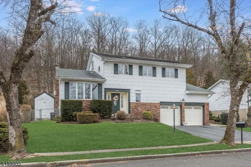 20 Molinari Dr - Photo 1