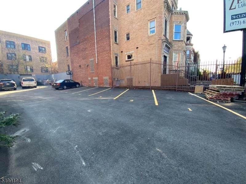 68 Clinton St - Photo 1