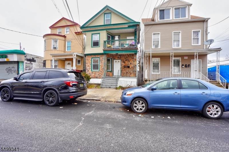 257 12Th Ave - Photo 1