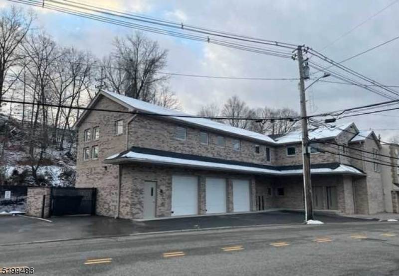 211 Main St - Photo 1