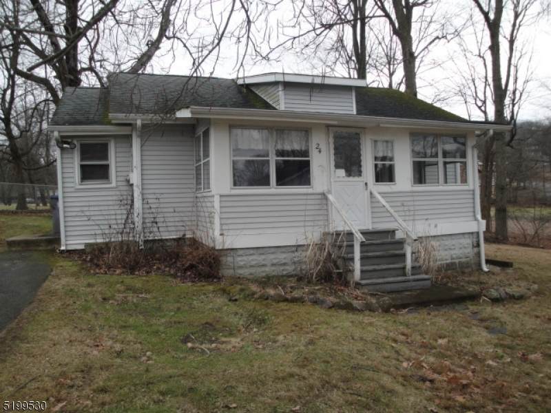 24 Windemere Ave - Photo 1