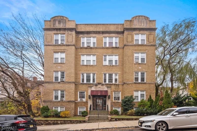 10 Roosevelt Pl - Photo 1