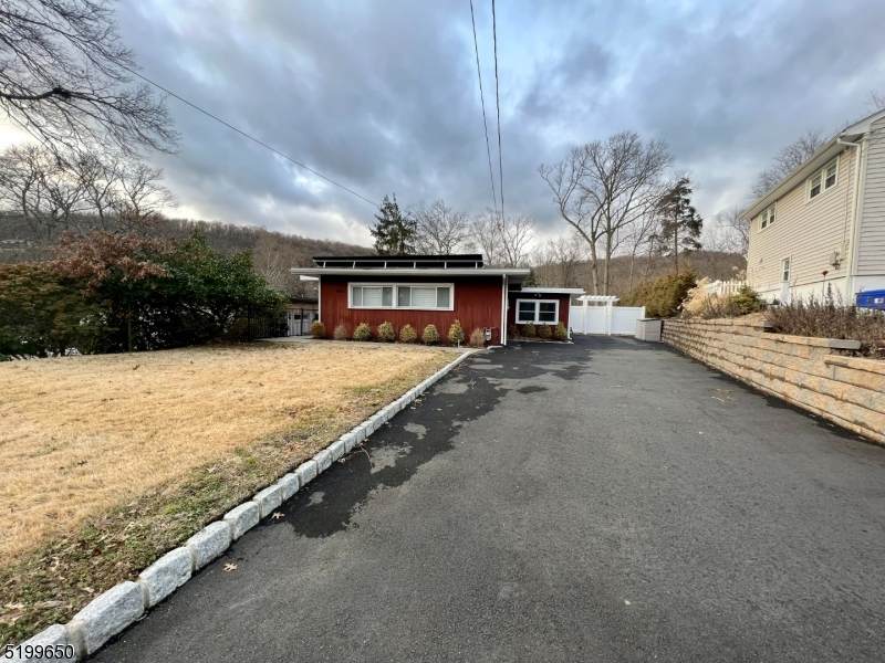 132 Lakeshore Dr - Photo 1