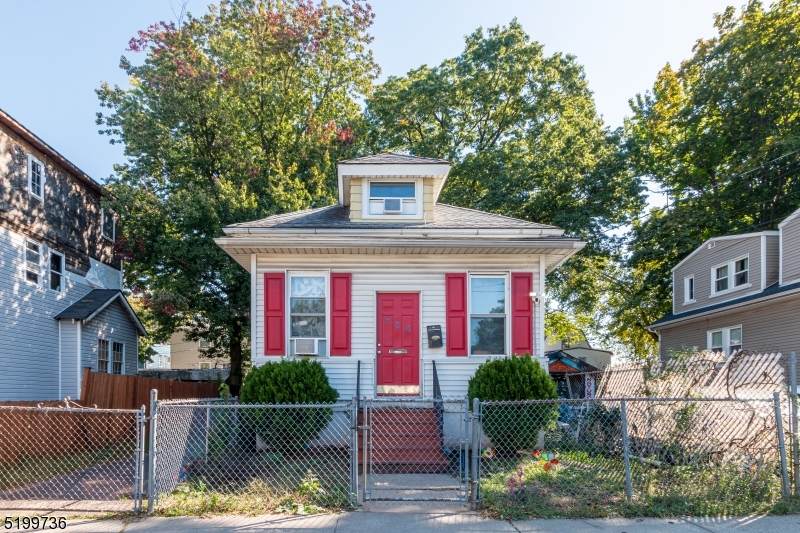 300 Sandford Ave - Photo 1