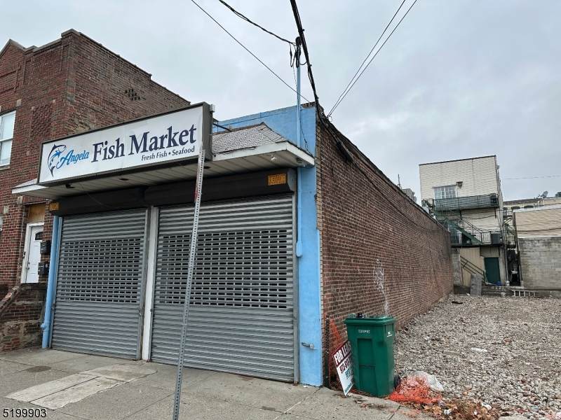 109 Adams St - Photo 1