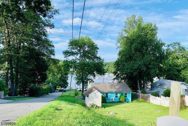 39 Edgemere Ave - Photo 1