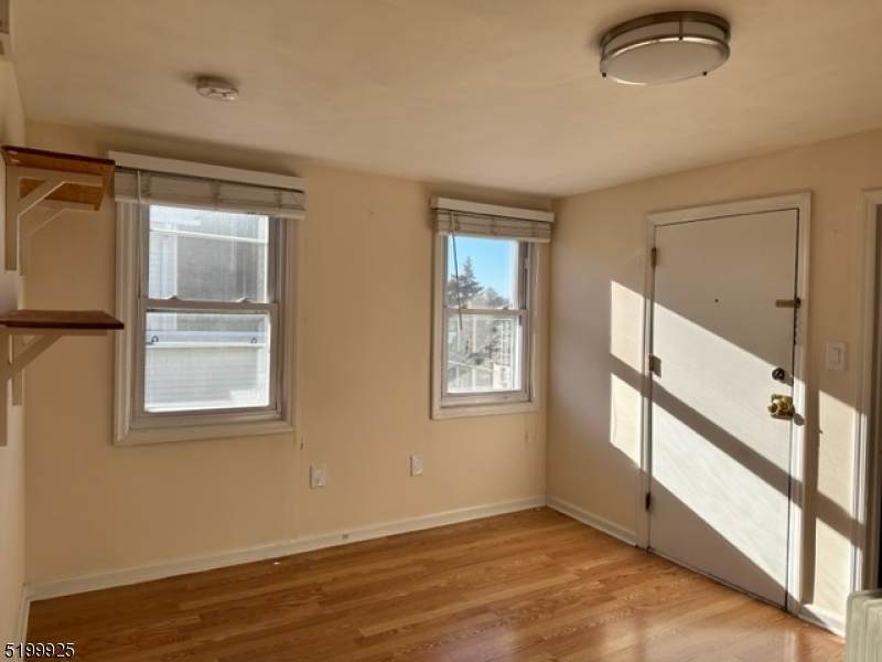 33 Hayward Place - Photo 1