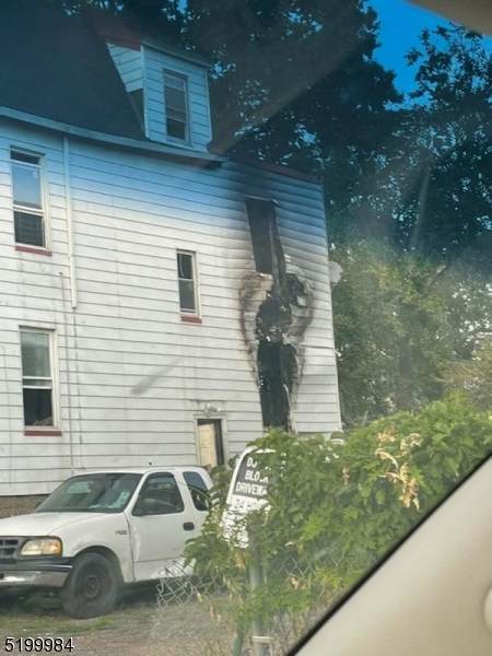 160 Alexander St - Photo 1
