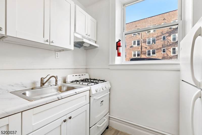 47 N Fullerton Ave - Photo 1