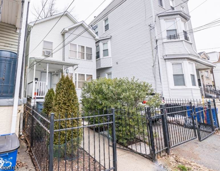 283 Littleton Ave - Photo 1