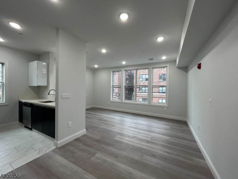 144 Bergen Ave - Photo 1