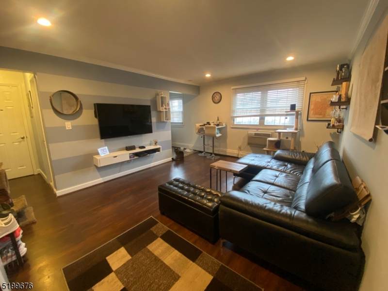 826 W Grand St 2A - Photo 1
