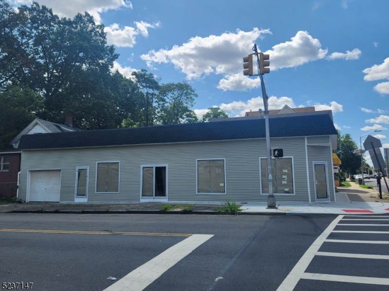 321 Elmwood Ave Unit B - Photo 1