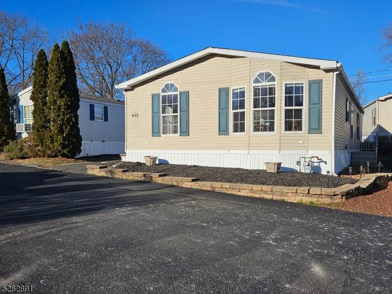 492 Kenbury Road, Branchburg Twp., NJ 08876 (MLS 3880393) The