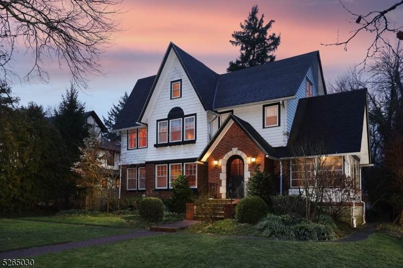 852 Boulevard - Photo 1