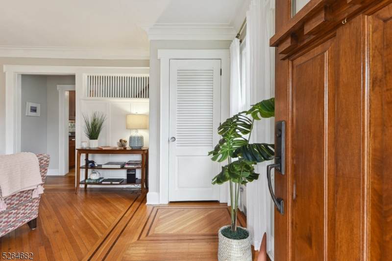 67 Tuscan Rd, Maplewood Twp., NJ 07040 (MLS 3886001) The Sue Adler Team