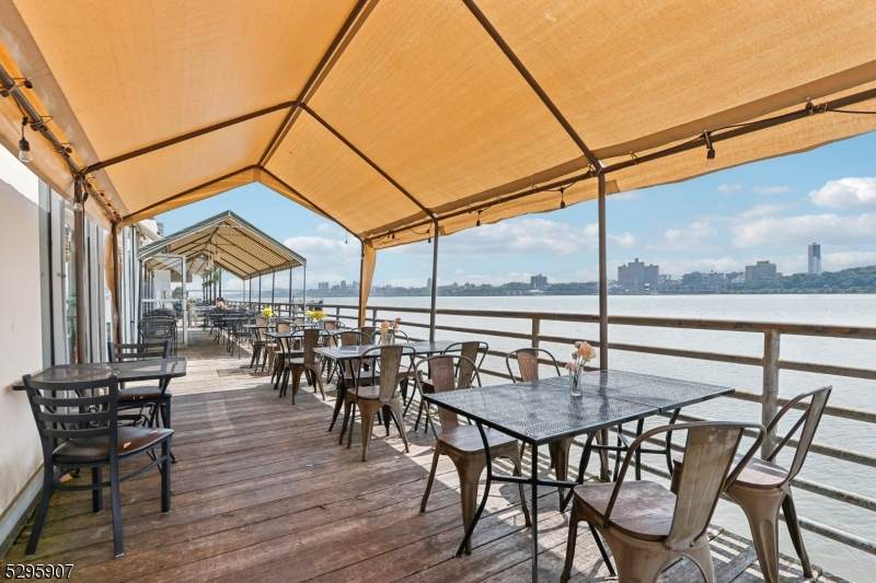 725 River Rd - Photo 1