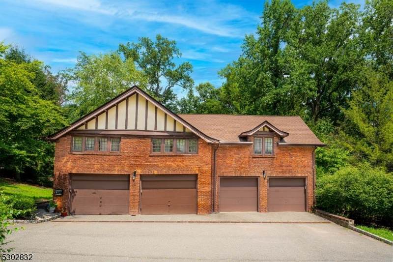 84 Gregory Ave - Photo 1