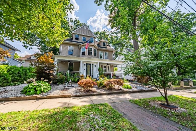 242 Grafton Ave - Photo 1