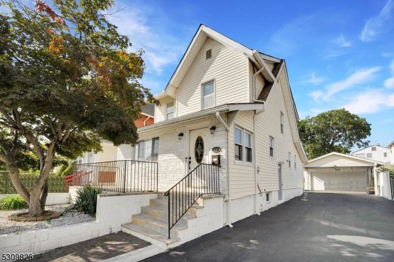 747 20th Ave - Photo 1