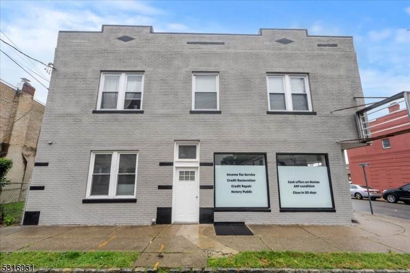 27 Harrison St - Photo 1