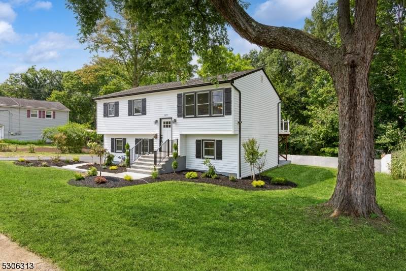 1572 Pershing Pl - Photo 1