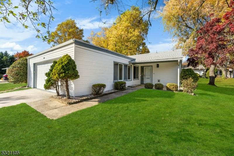 83 Banyan Plz - Photo 1