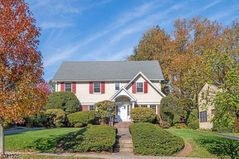 121 Inwood Ave - Photo 1