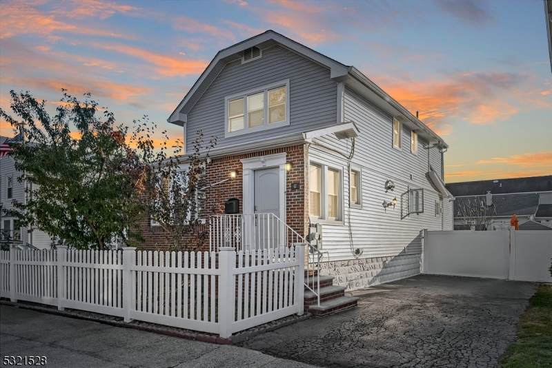 47 Arlington Blvd - Photo 1