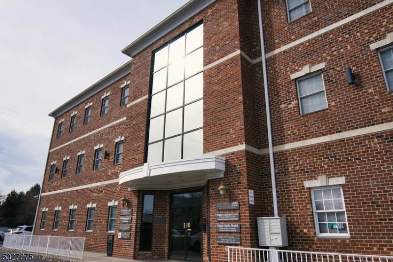 515 N Wood Ave - Photo 1
