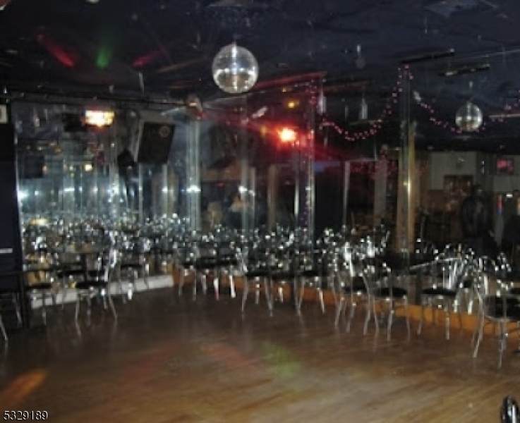 https://bt-photos.global.ssl.fastly.net/gsmls/orig_boomver_1_3938460-2.jpg