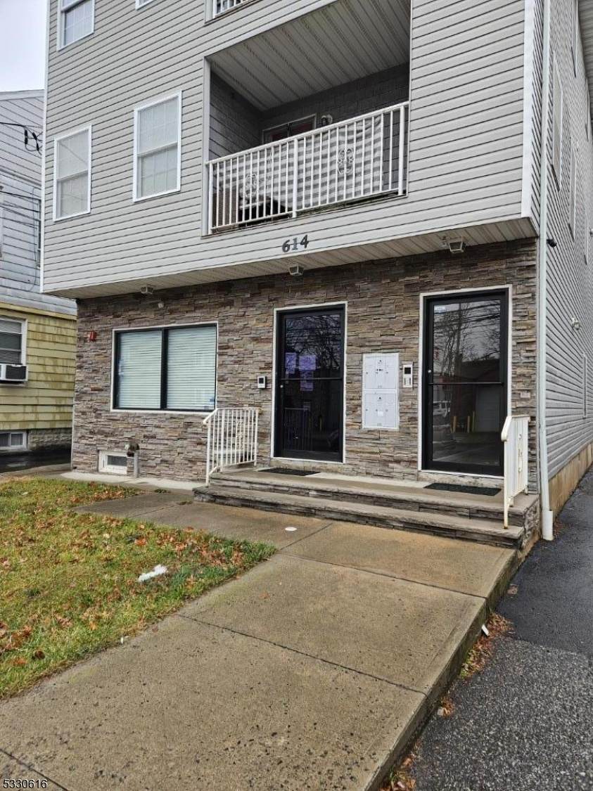 614 Pennsylvania Ave - Photo 1