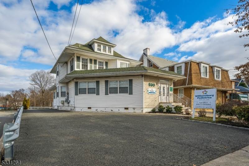 930 N Wood Ave - Photo 1