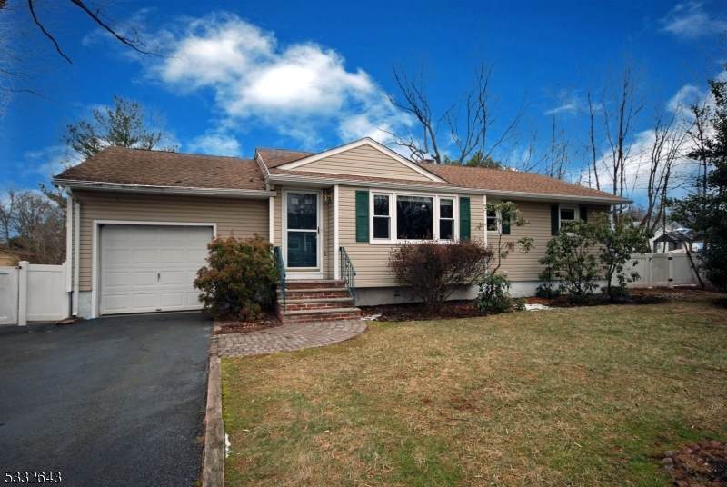 122 Leghorn Ave - Photo 1