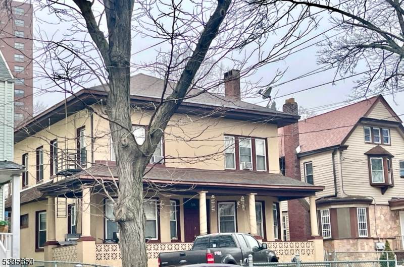 574 Summer Ave - Photo 1