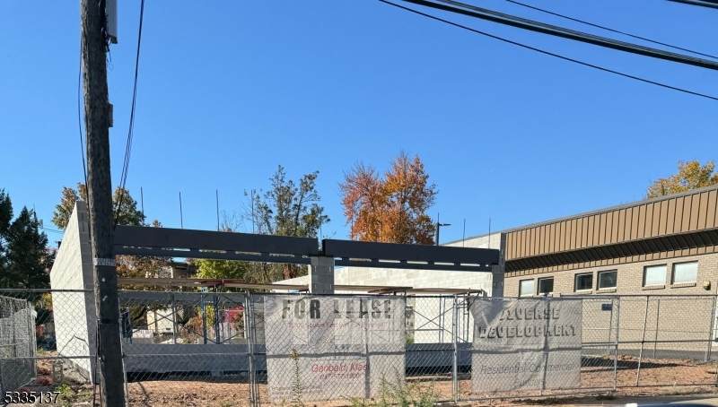 656 Morris Ave - Photo 1