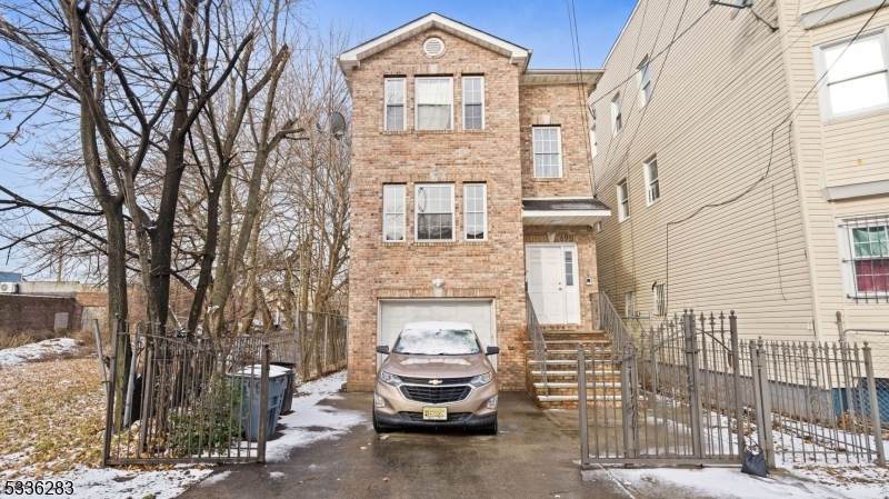 695 S 11th St - Photo 1