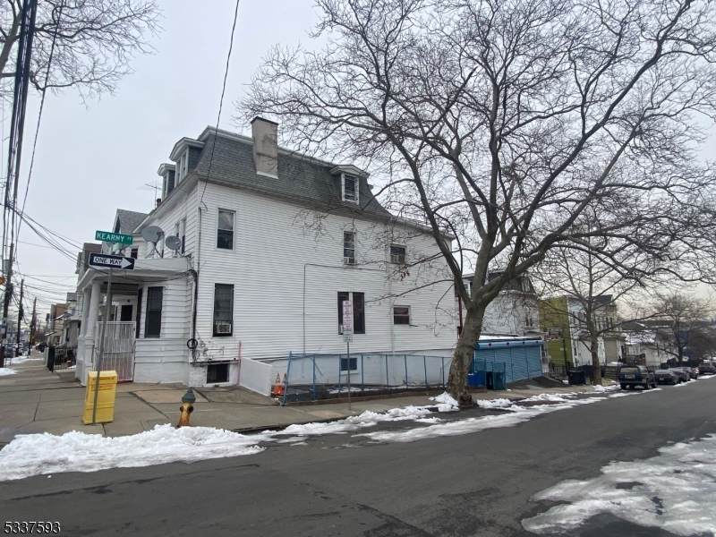 205 Garside St - Photo 1