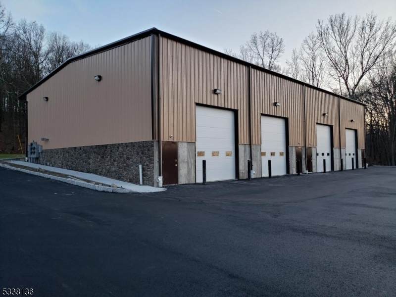 210 Kings Hwy - Photo 1