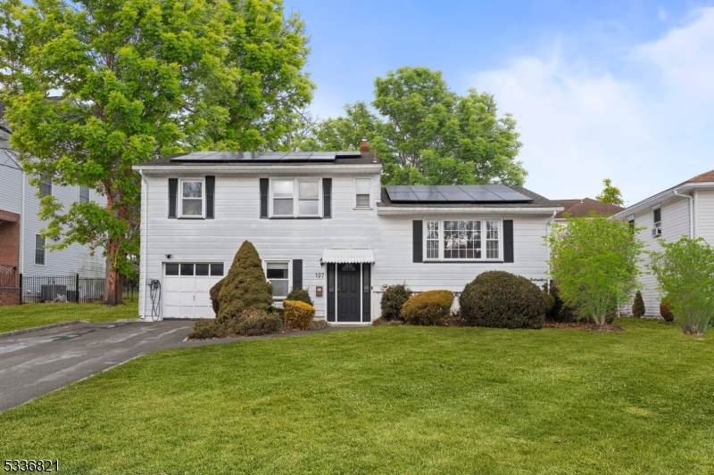 107 Sycamore Ave - Photo 1