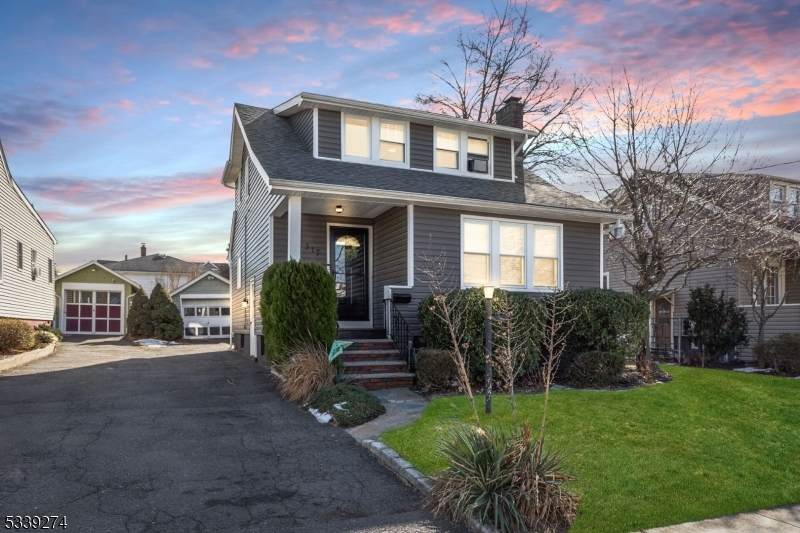 317 Pine Ave - Photo 1