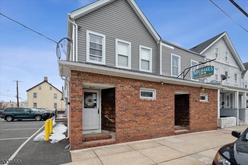 46 Thompson St - Photo 1