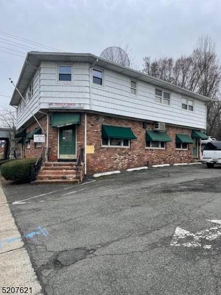 400 Seaton Ave - Photo 1