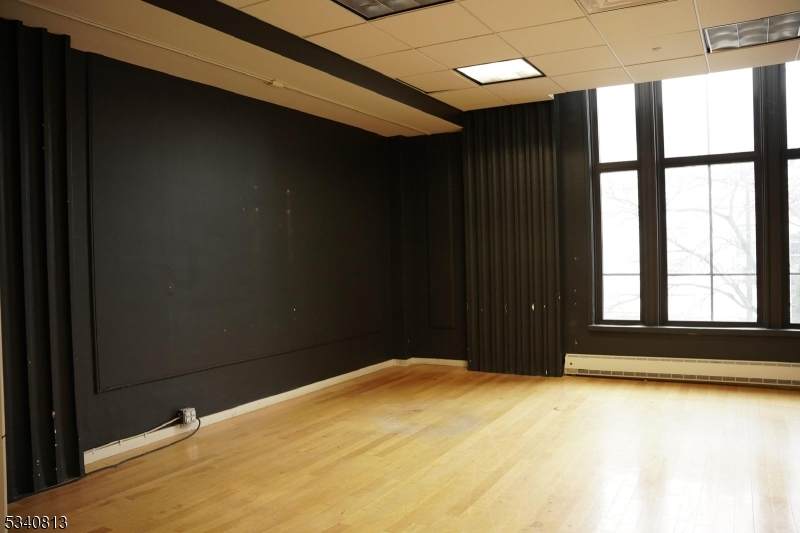 138 Broad St - Photo 1